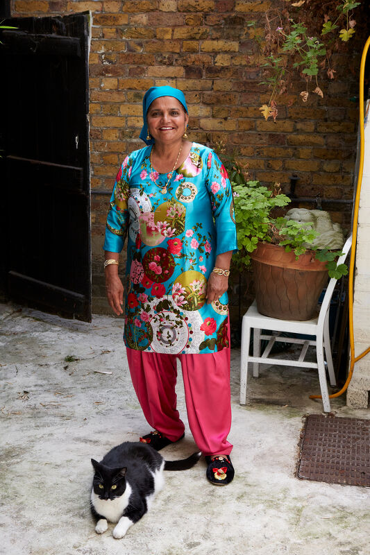 A Modest Living : Memoirs of a Cockney Sikh