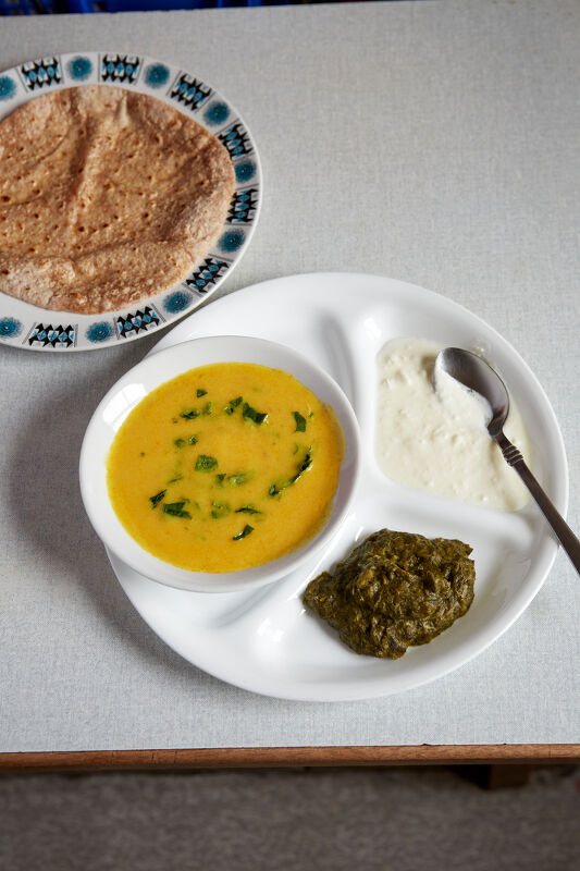 A Modest Living : Memoirs of a Cockney Sikh