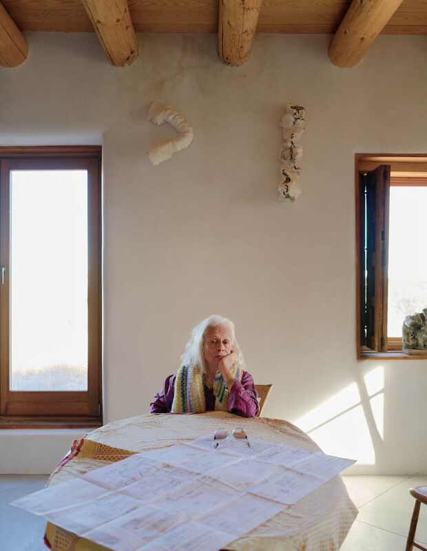 Lynda Benglis, Plus Magazine