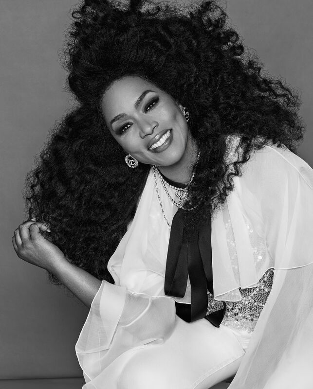 Angela Bassett, Town & Country