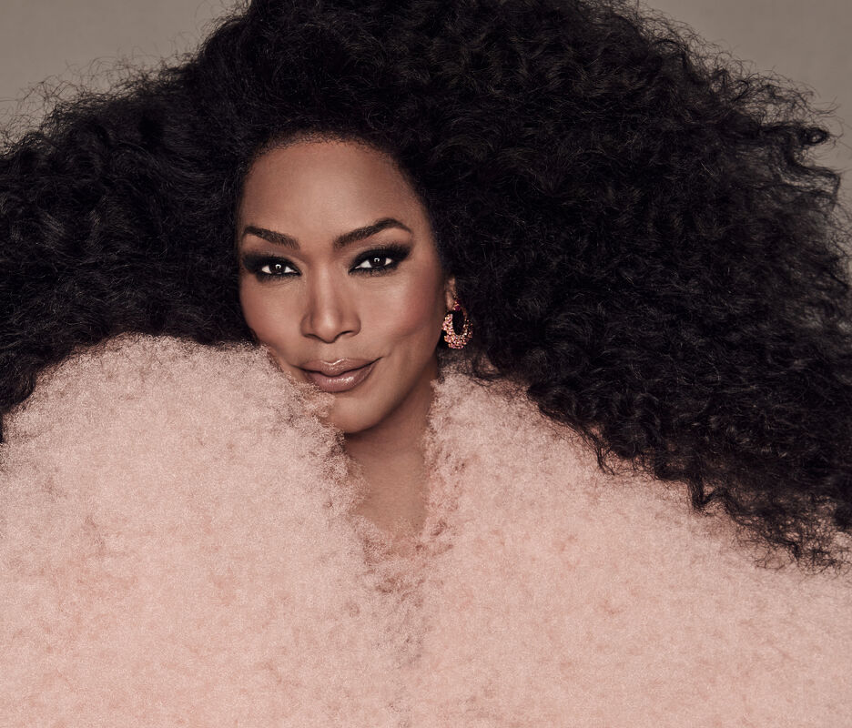 Angela Bassett, Town & Country