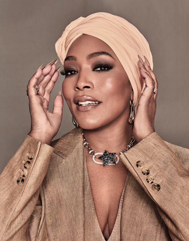 Angela Bassett, Town & Country