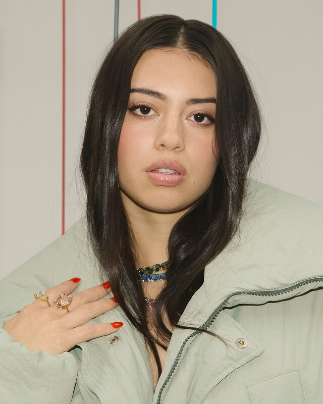 Amber Midthunder, Schön!