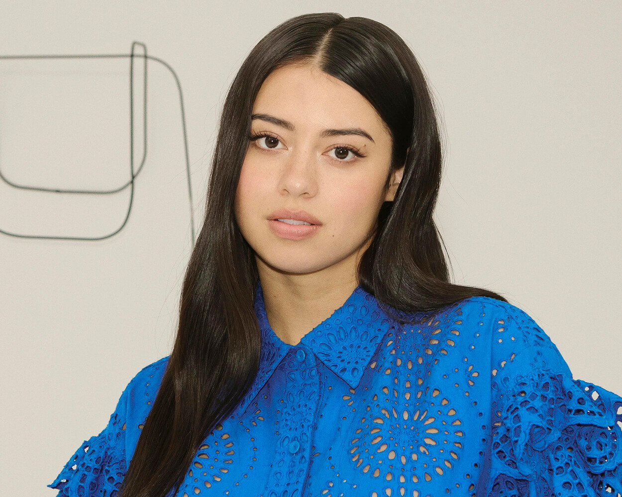 Amber Midthunder, Schön!