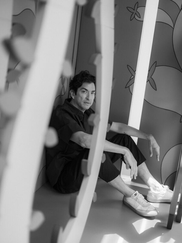 Eduardo Sarabia, Hermes