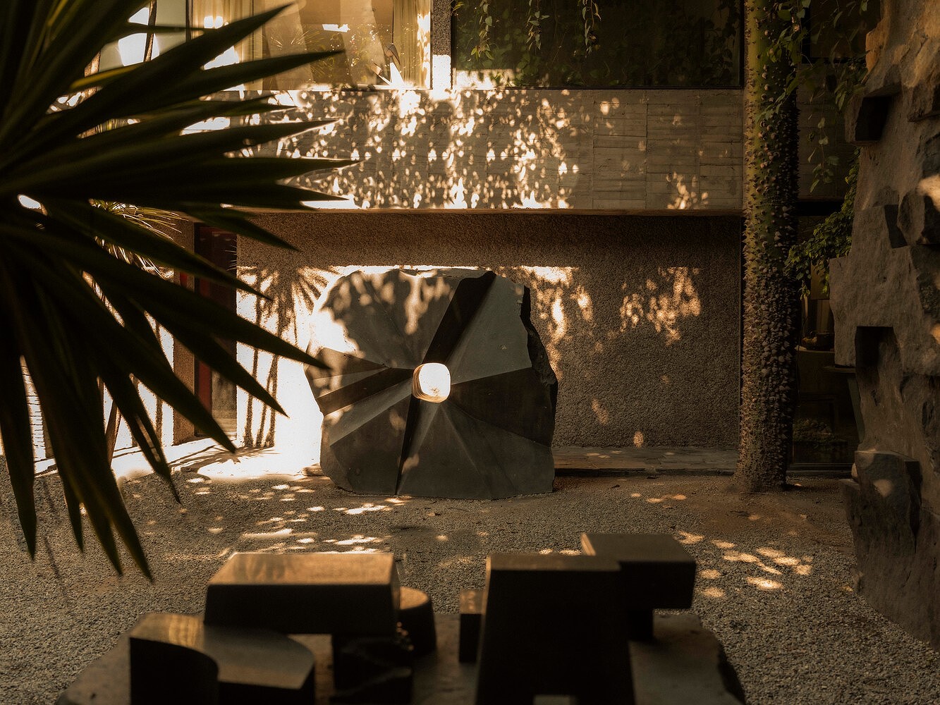 Pedro Reyes, Galerie Magazine