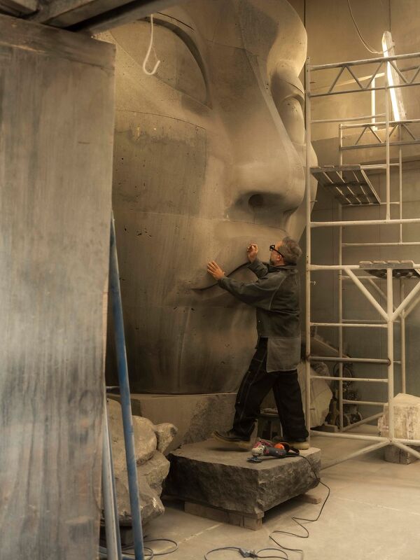 Pedro Reyes, Galerie Magazine