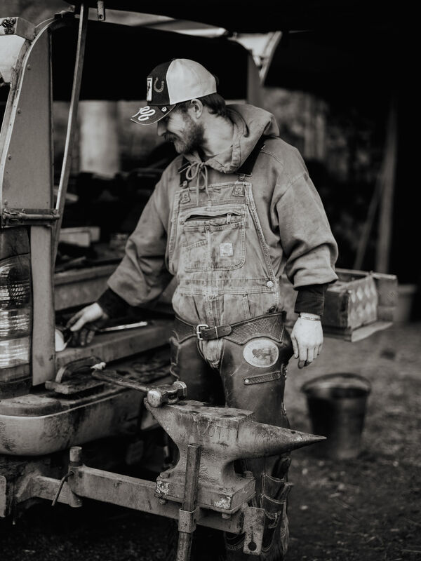 Sam Archer – Farrier