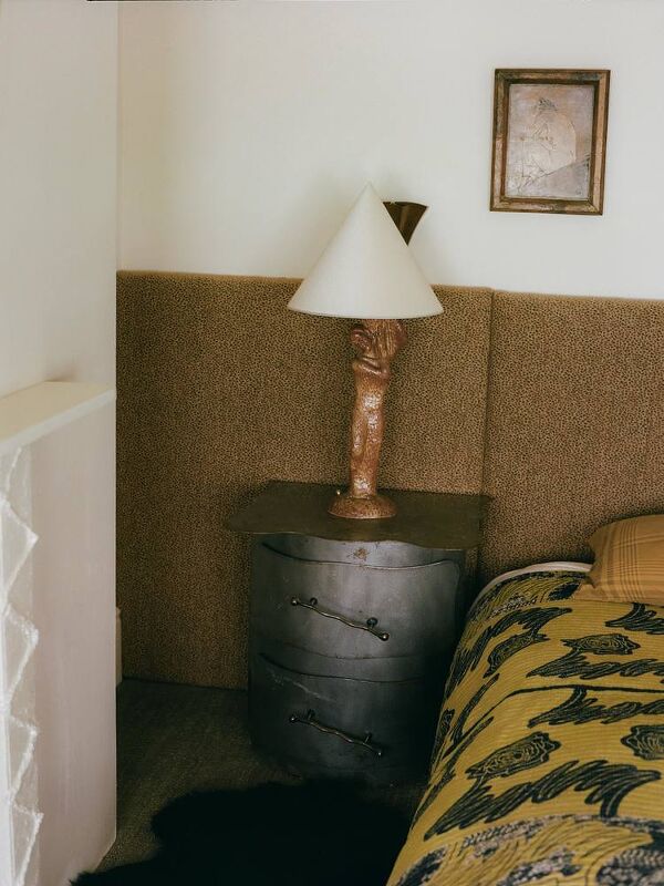 Hollie Bowden, Milk Decoration